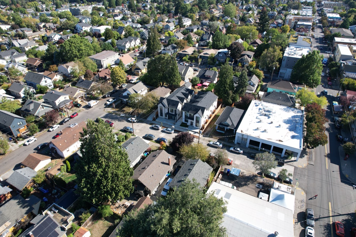 14th Ave photo 25