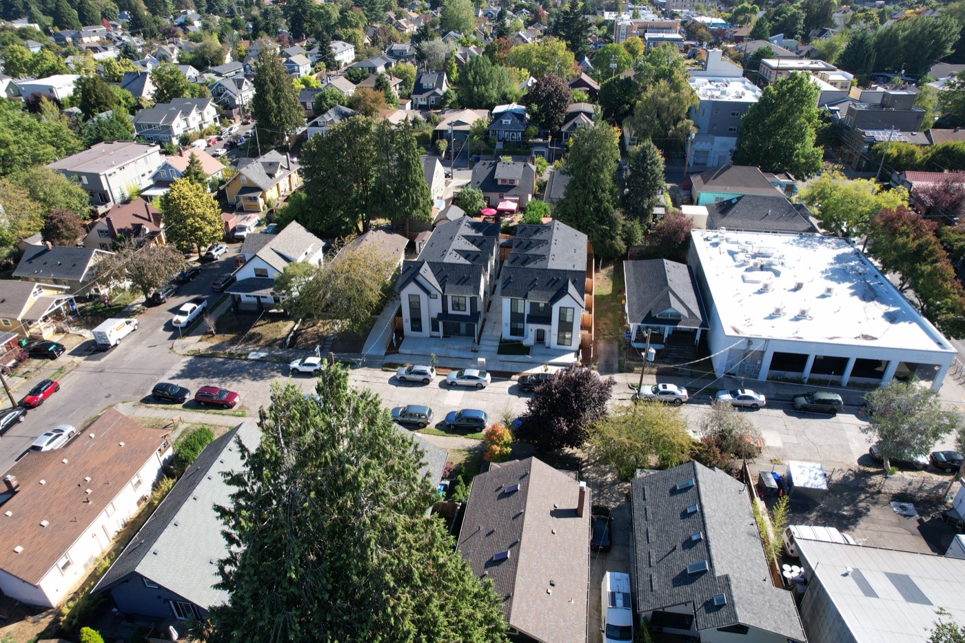14th Ave photo 27